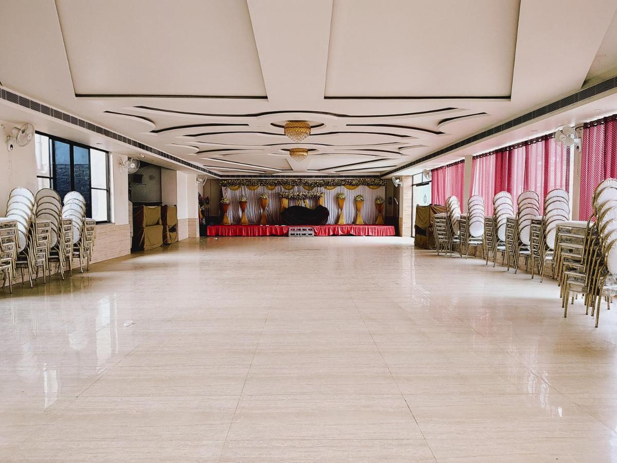 Elegance Hotel And Banquet Ayodhya Eksteriør billede