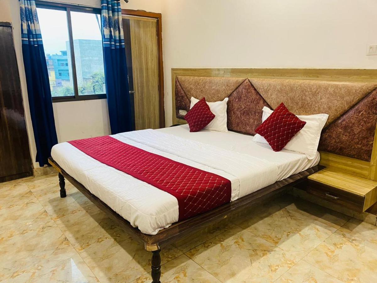Elegance Hotel And Banquet Ayodhya Eksteriør billede