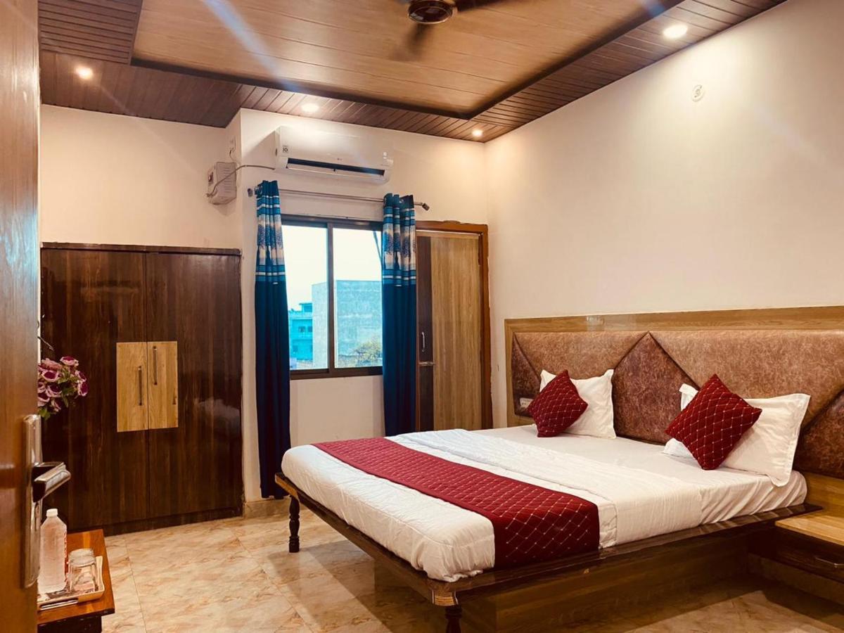 Elegance Hotel And Banquet Ayodhya Eksteriør billede