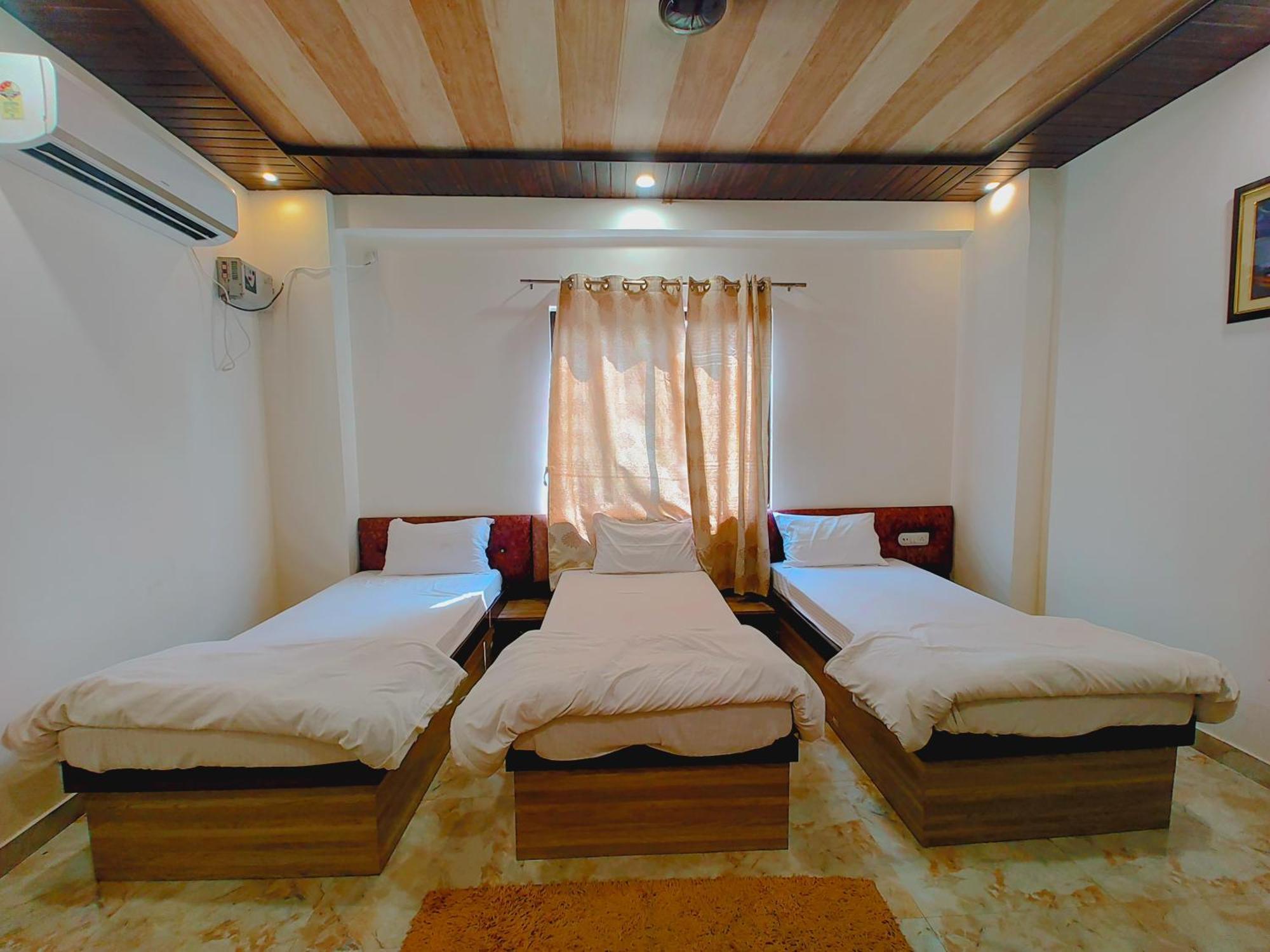 Elegance Hotel And Banquet Ayodhya Eksteriør billede