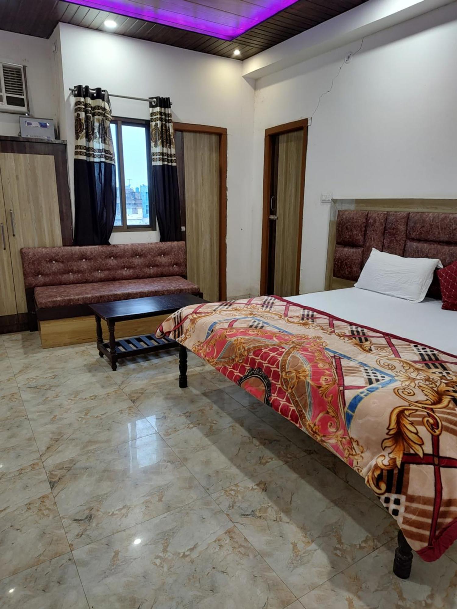 Elegance Hotel And Banquet Ayodhya Eksteriør billede