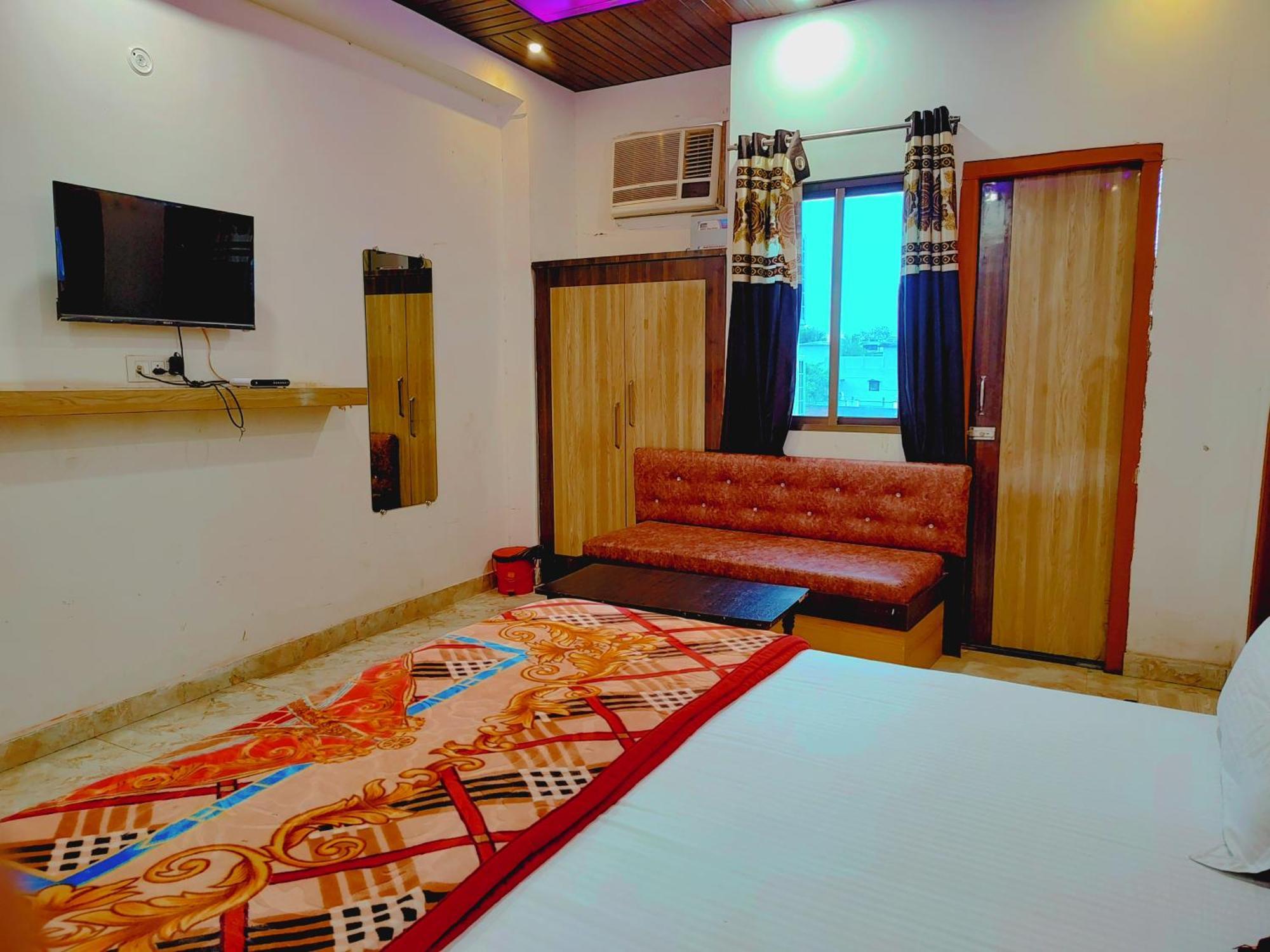 Elegance Hotel And Banquet Ayodhya Eksteriør billede