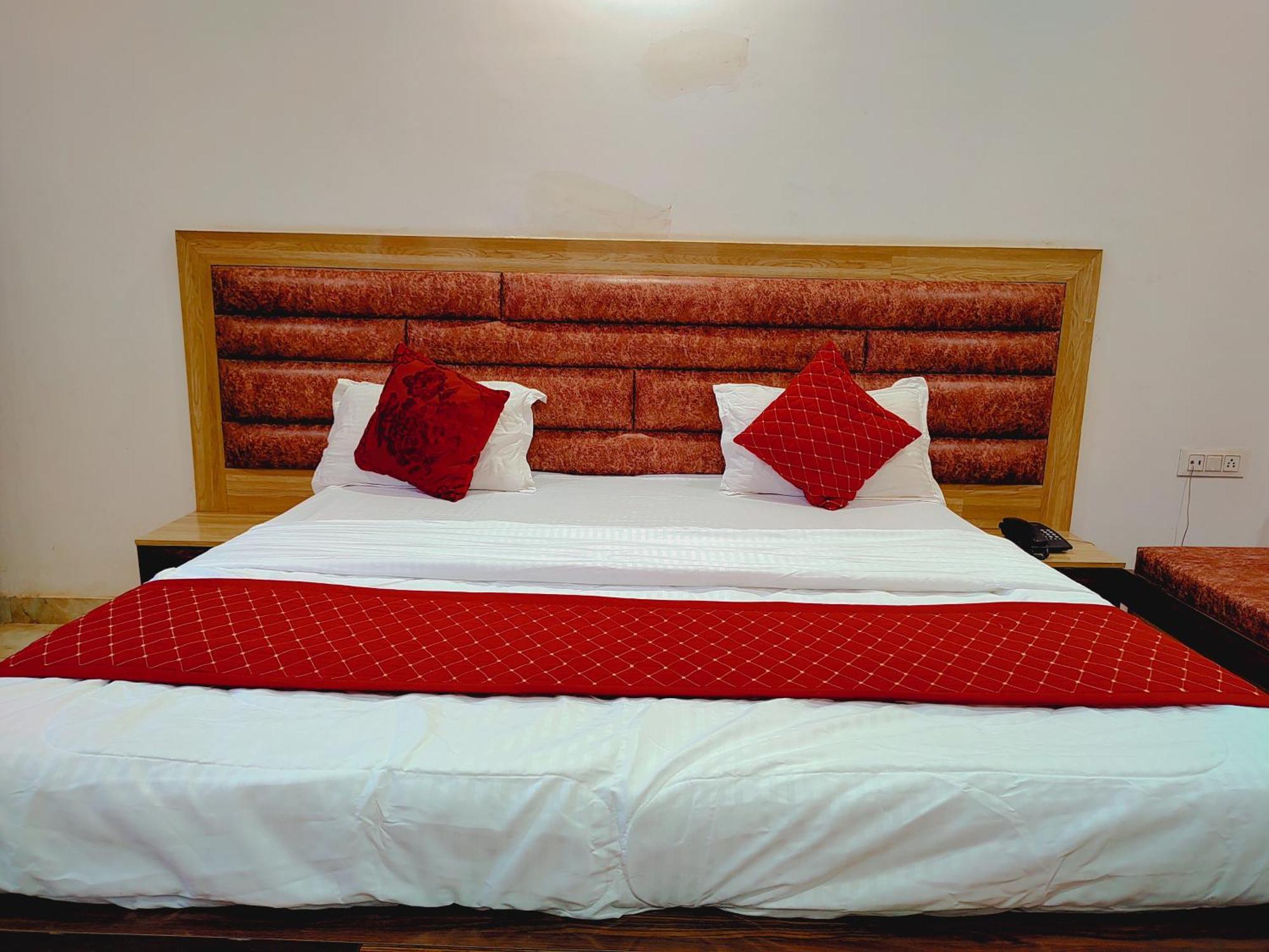Elegance Hotel And Banquet Ayodhya Eksteriør billede
