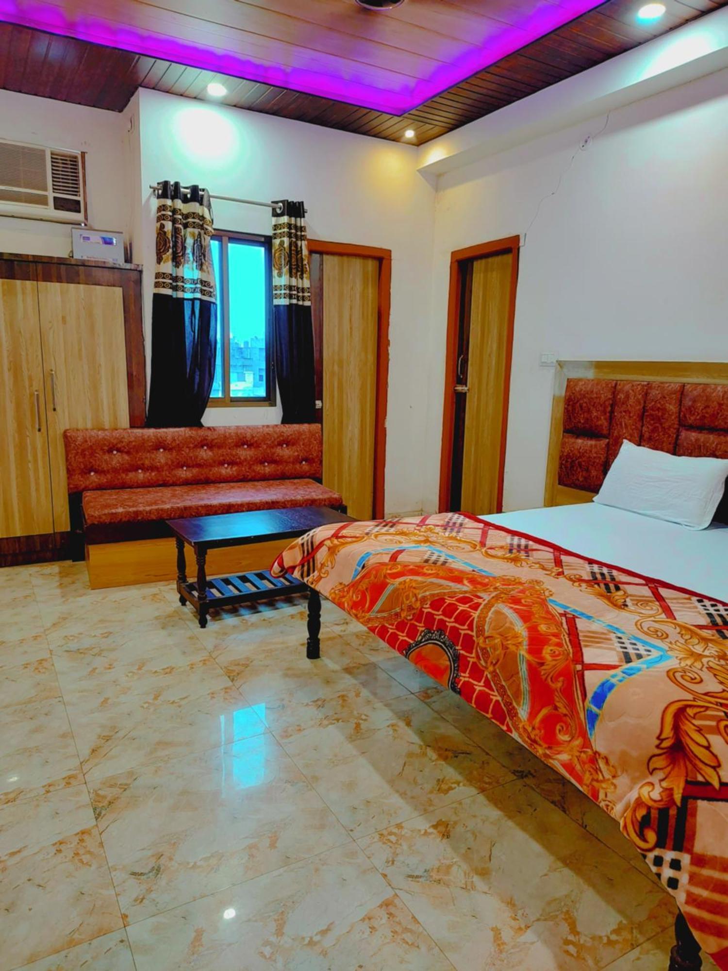 Elegance Hotel And Banquet Ayodhya Eksteriør billede