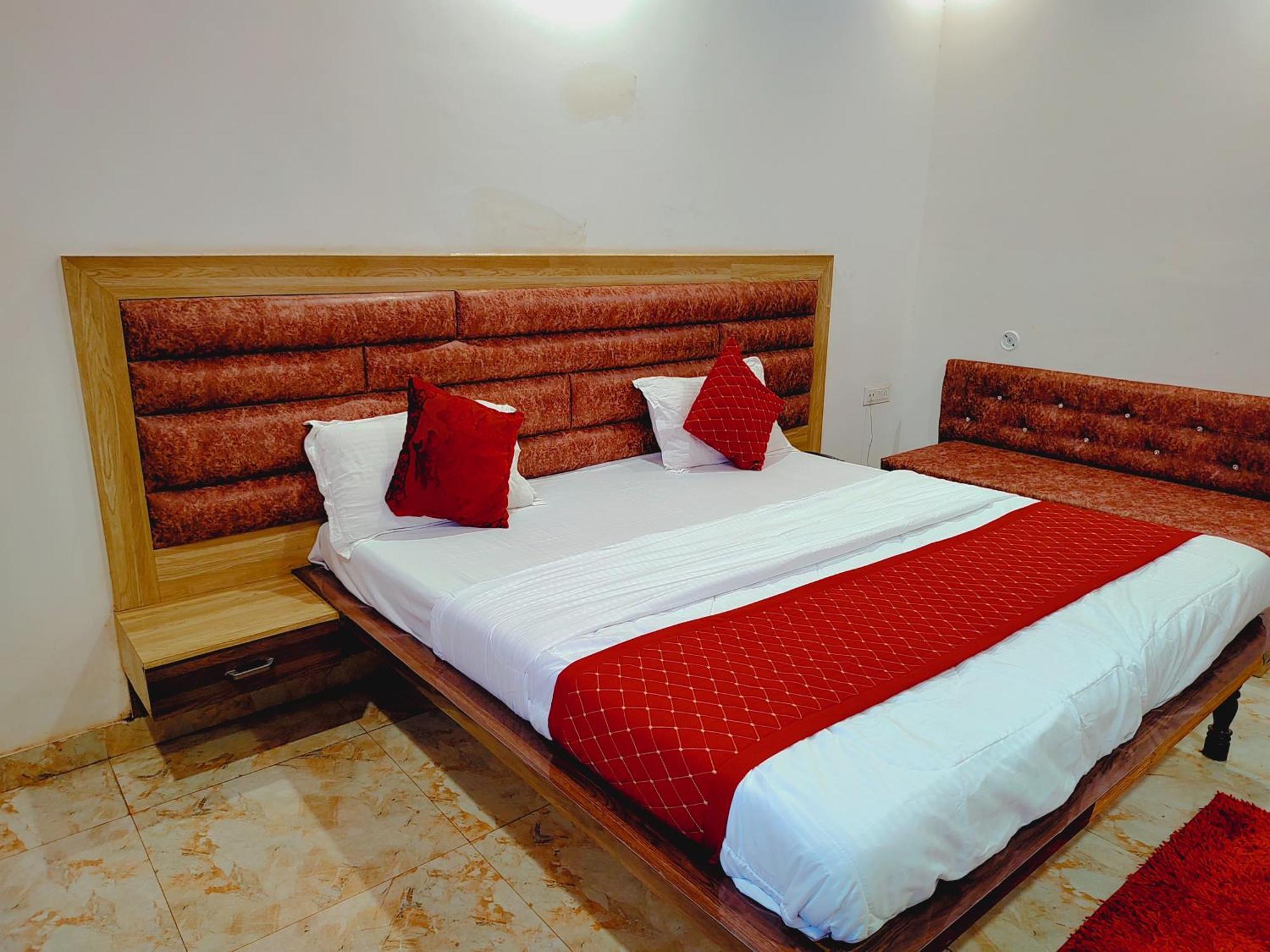 Elegance Hotel And Banquet Ayodhya Eksteriør billede