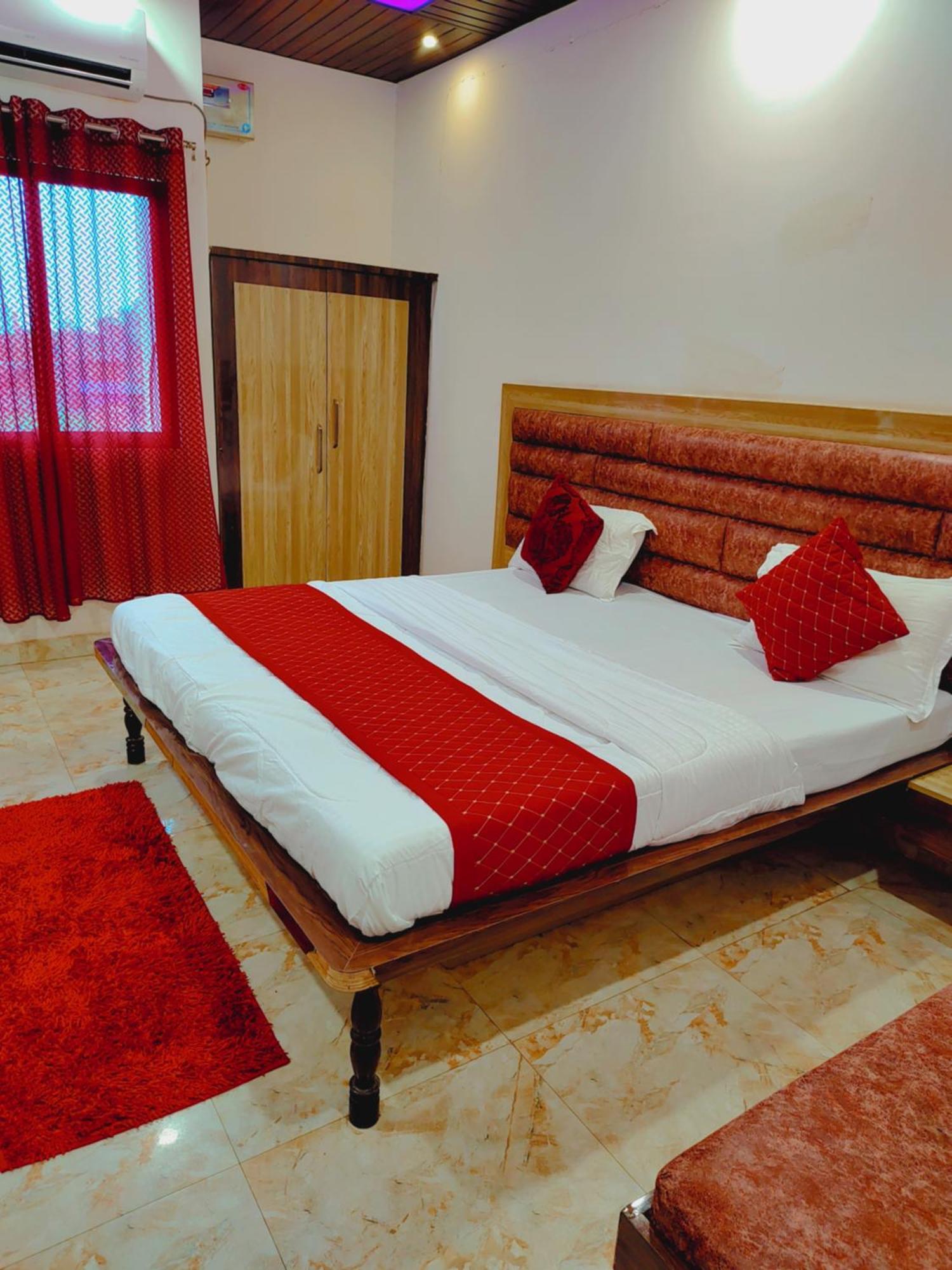 Elegance Hotel And Banquet Ayodhya Eksteriør billede