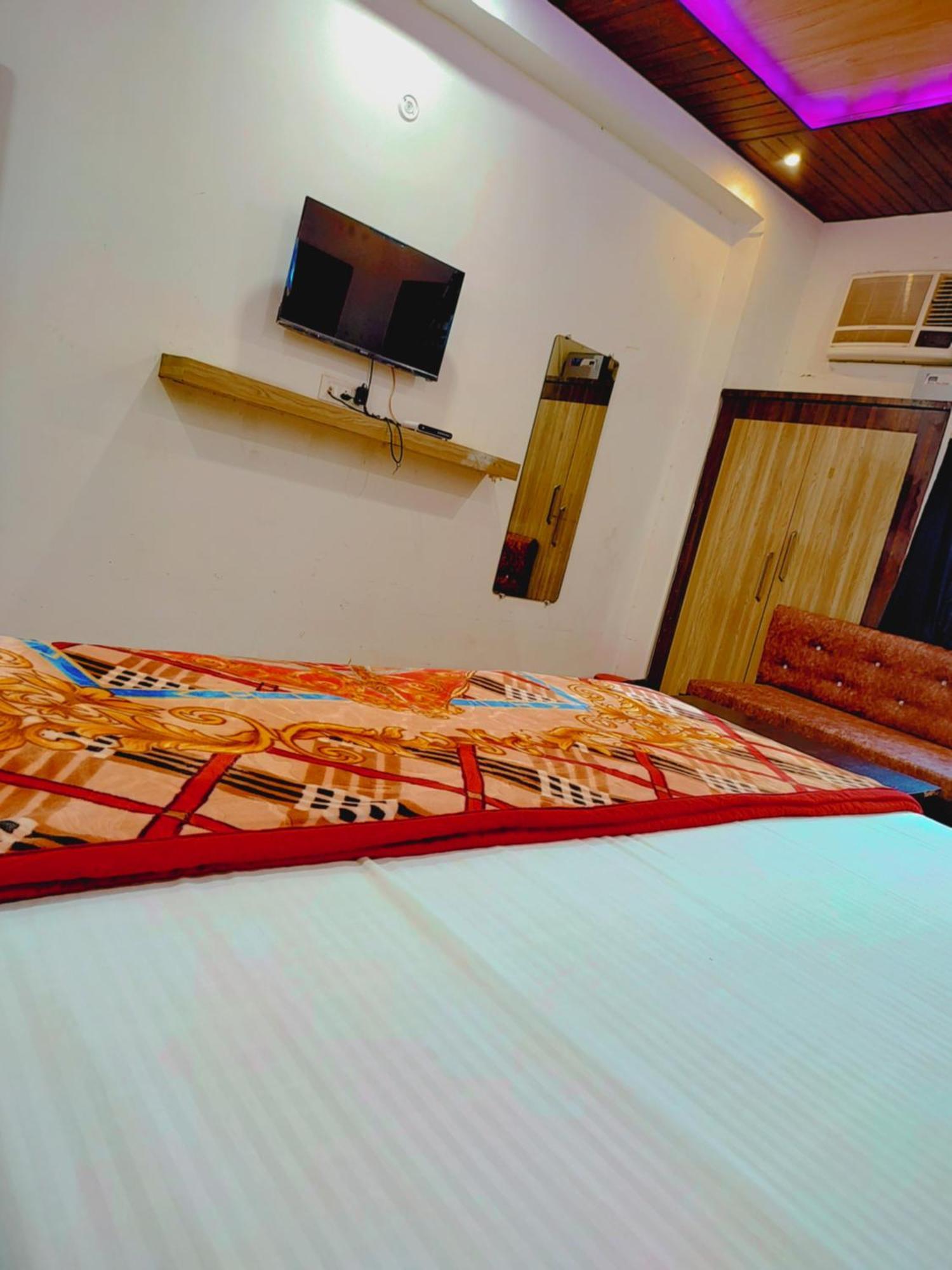 Elegance Hotel And Banquet Ayodhya Eksteriør billede