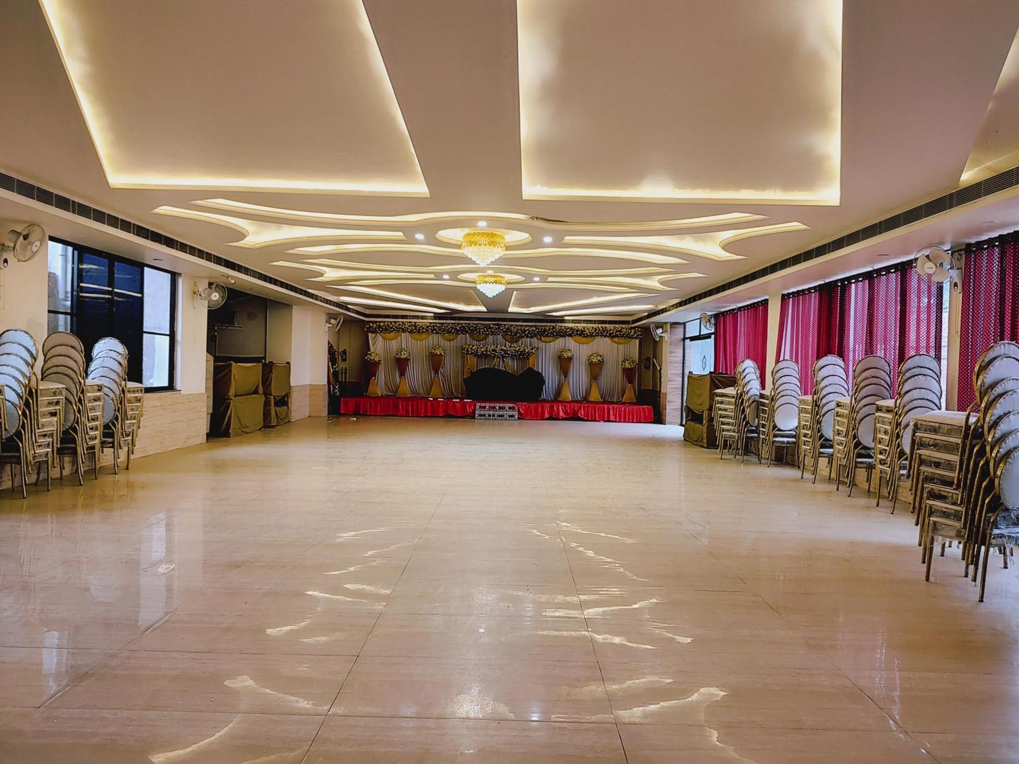 Elegance Hotel And Banquet Ayodhya Eksteriør billede