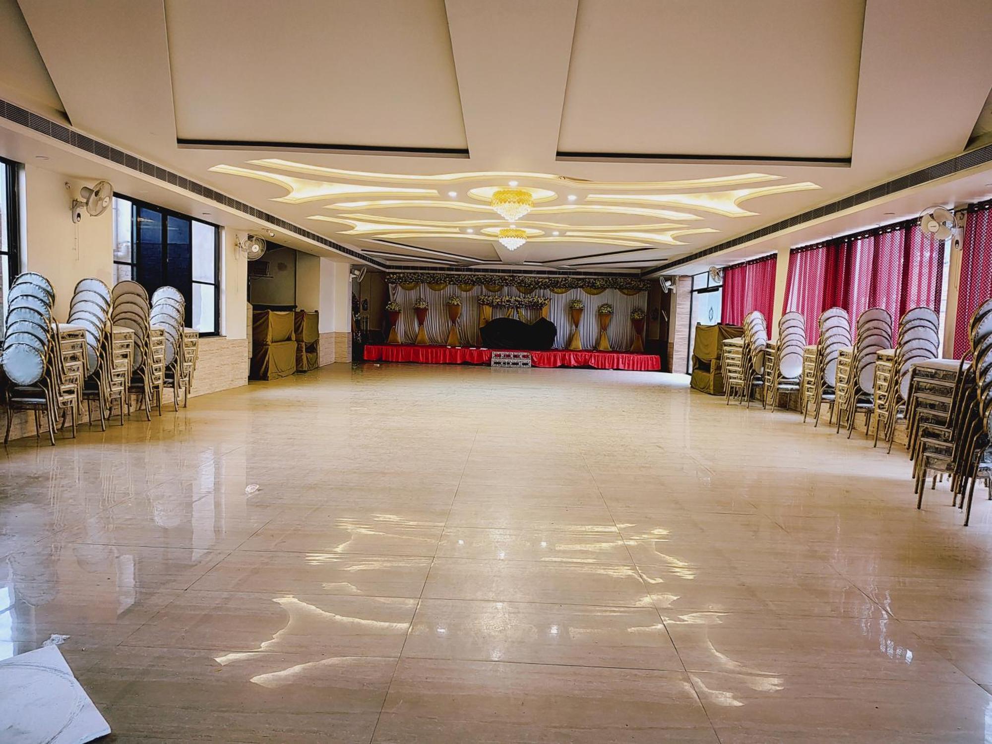Elegance Hotel And Banquet Ayodhya Eksteriør billede