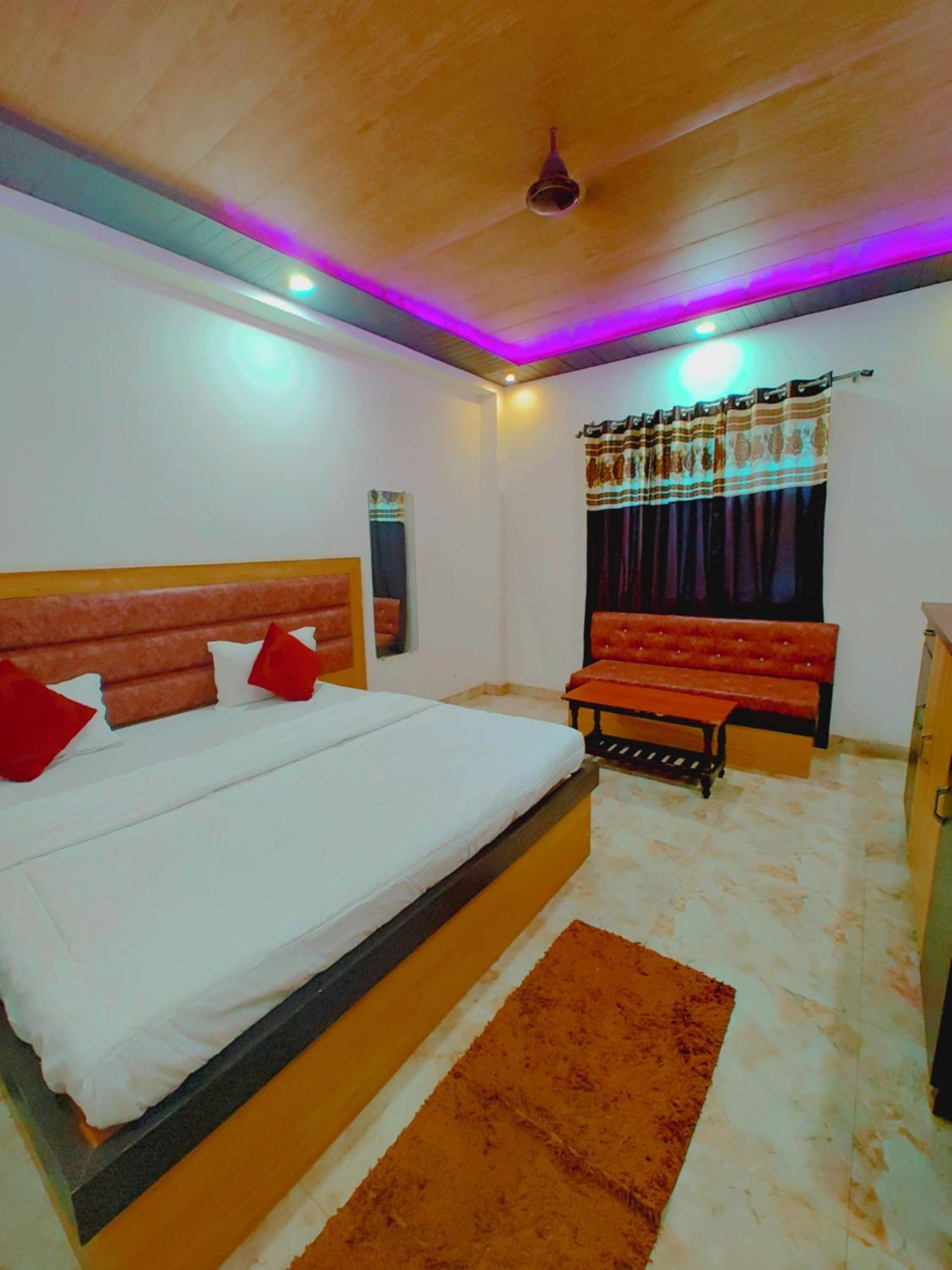 Elegance Hotel And Banquet Ayodhya Eksteriør billede