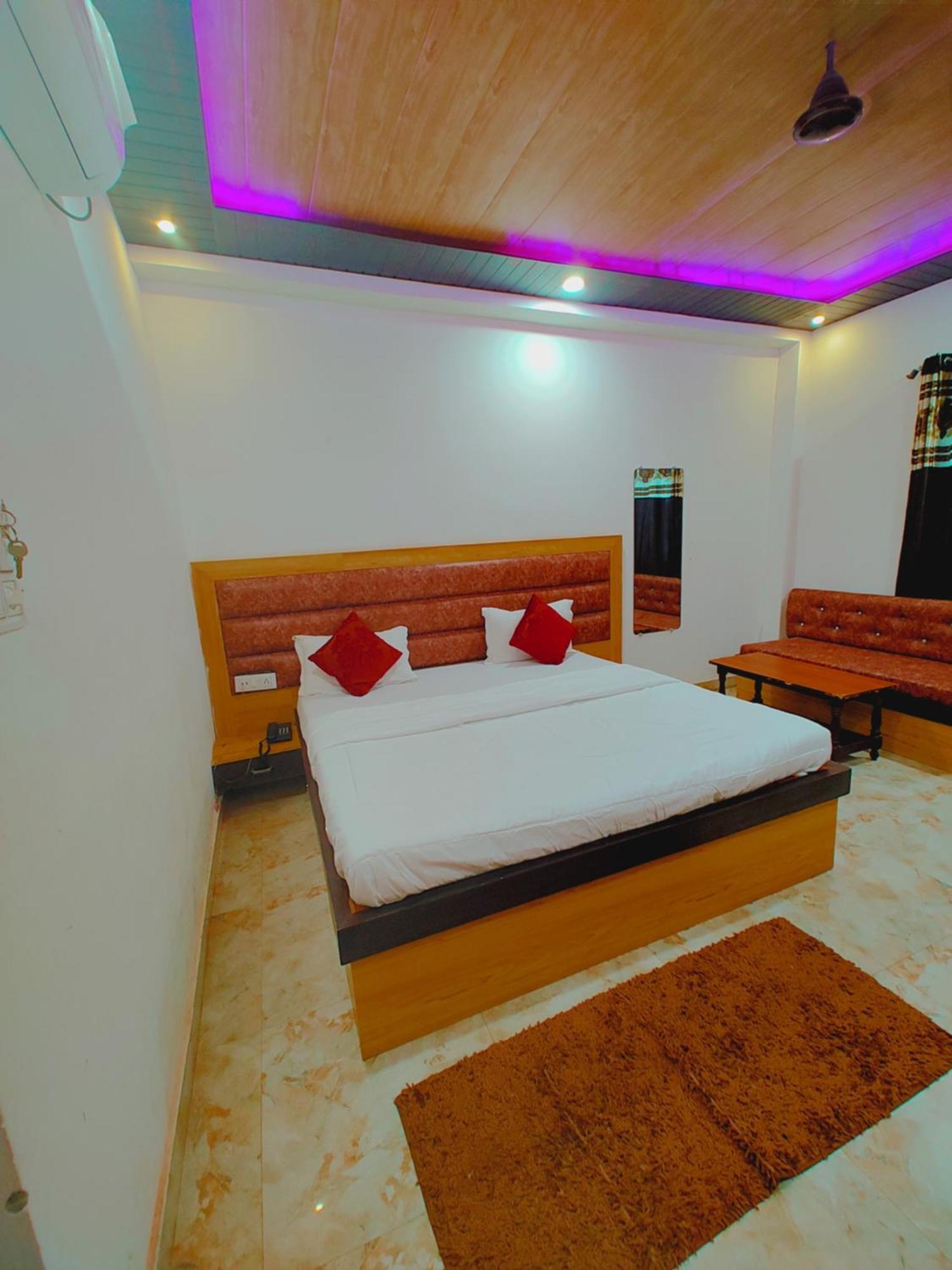 Elegance Hotel And Banquet Ayodhya Eksteriør billede