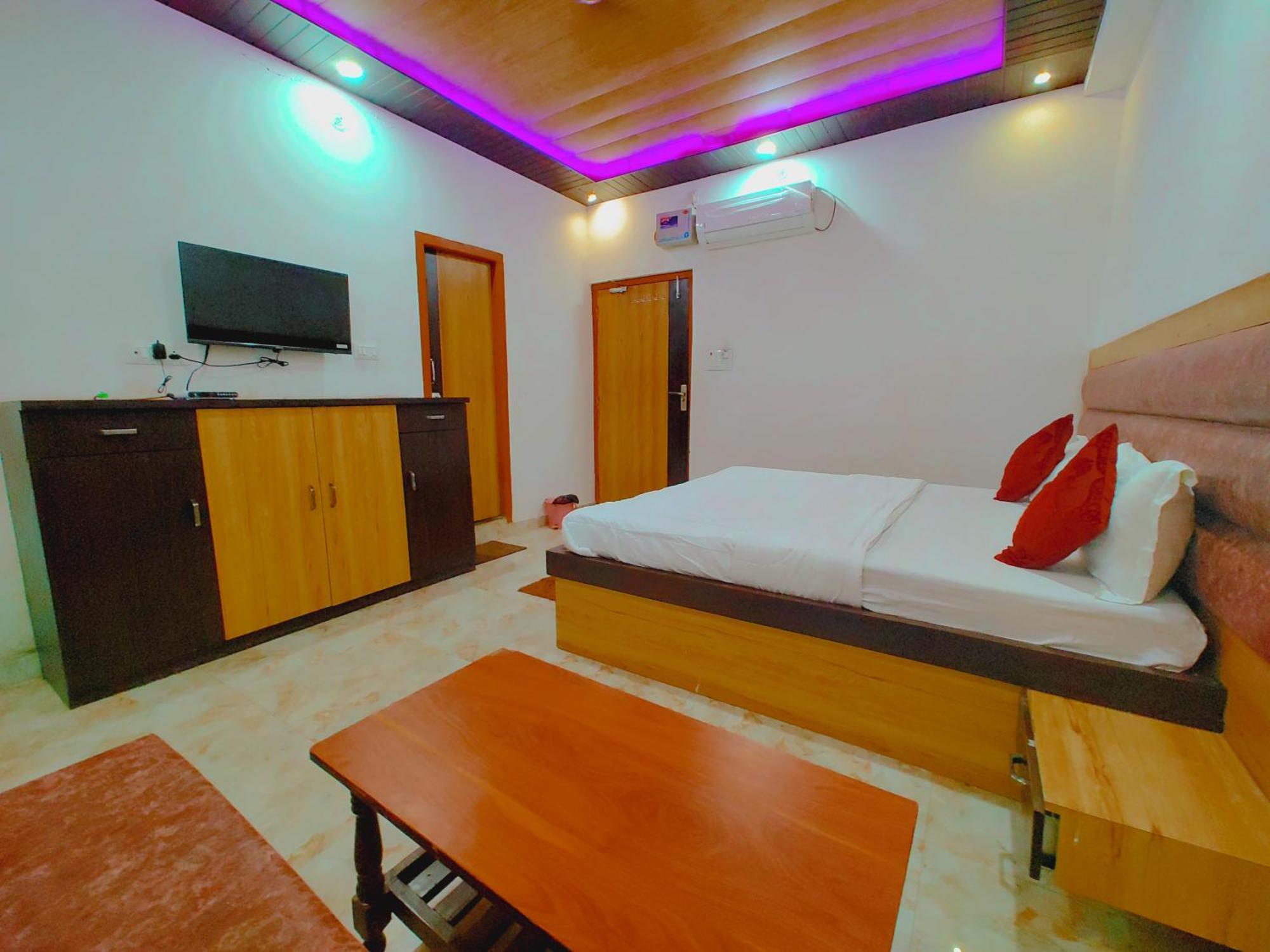Elegance Hotel And Banquet Ayodhya Eksteriør billede