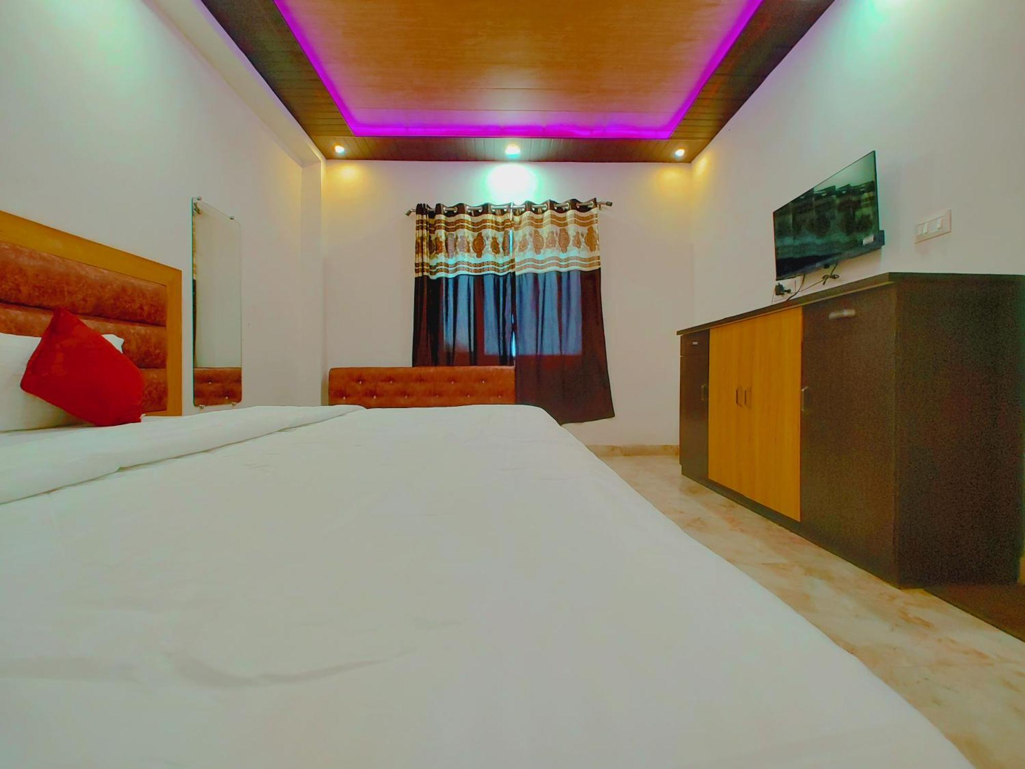 Elegance Hotel And Banquet Ayodhya Eksteriør billede