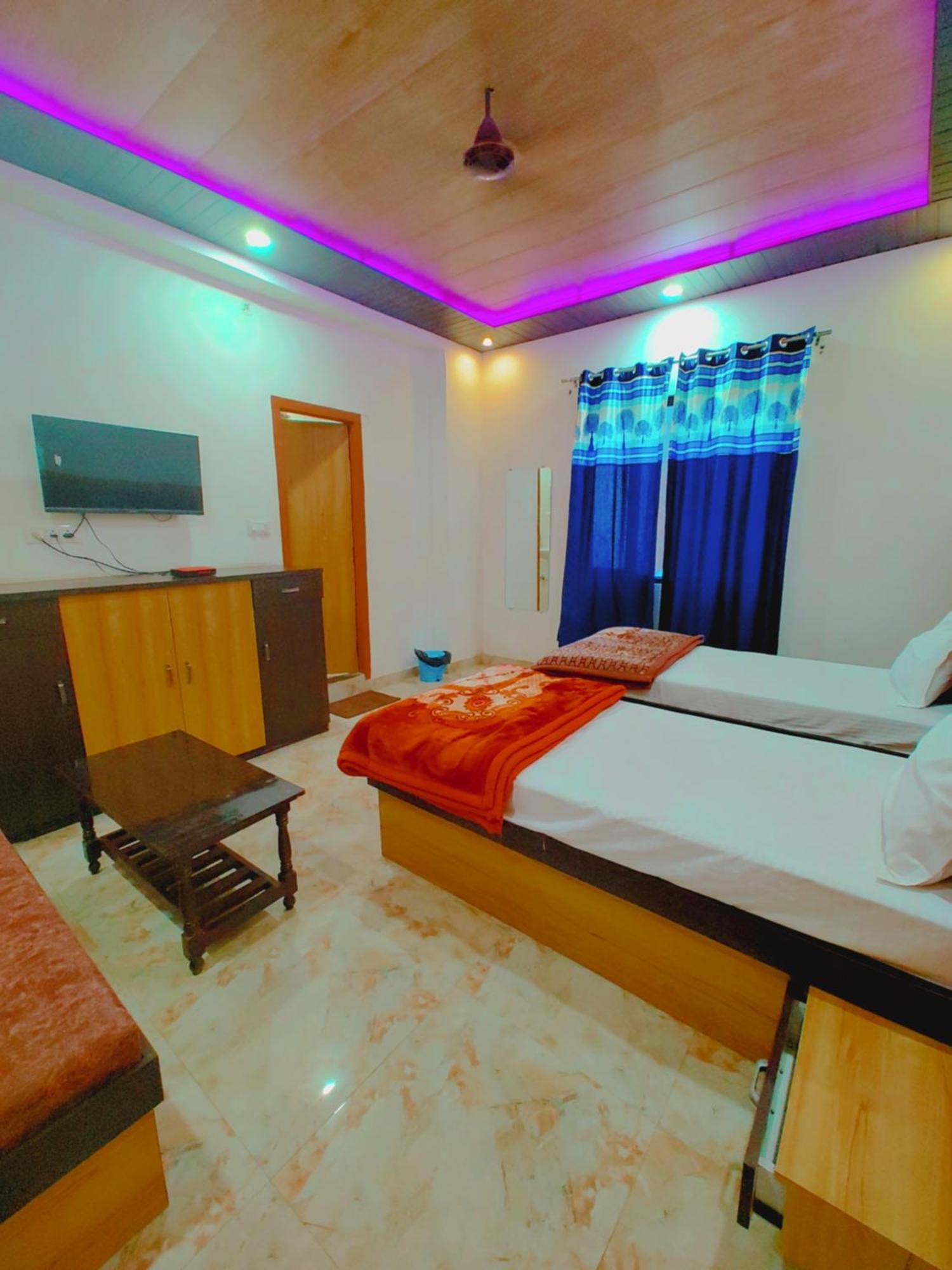 Elegance Hotel And Banquet Ayodhya Eksteriør billede