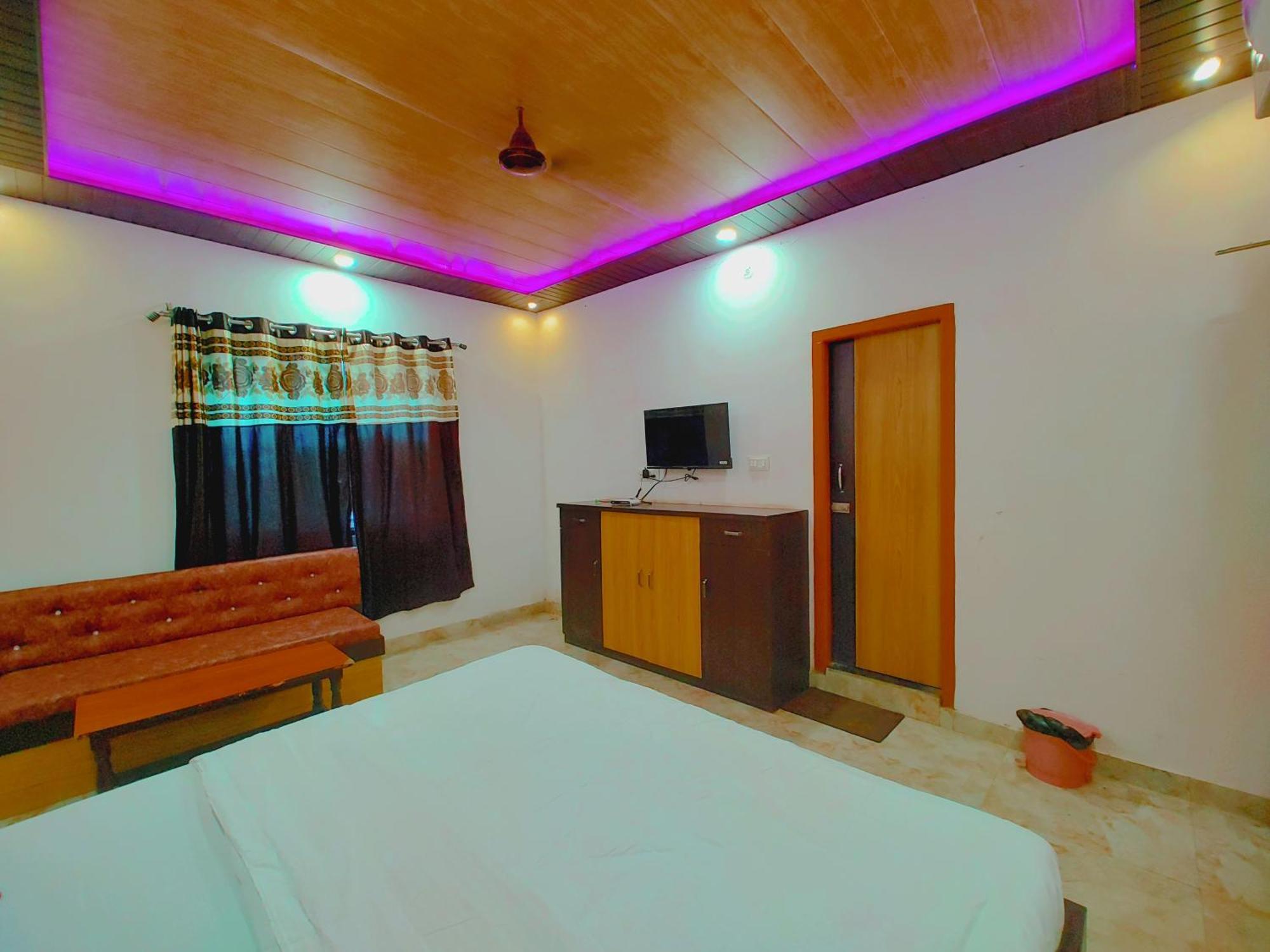 Elegance Hotel And Banquet Ayodhya Eksteriør billede