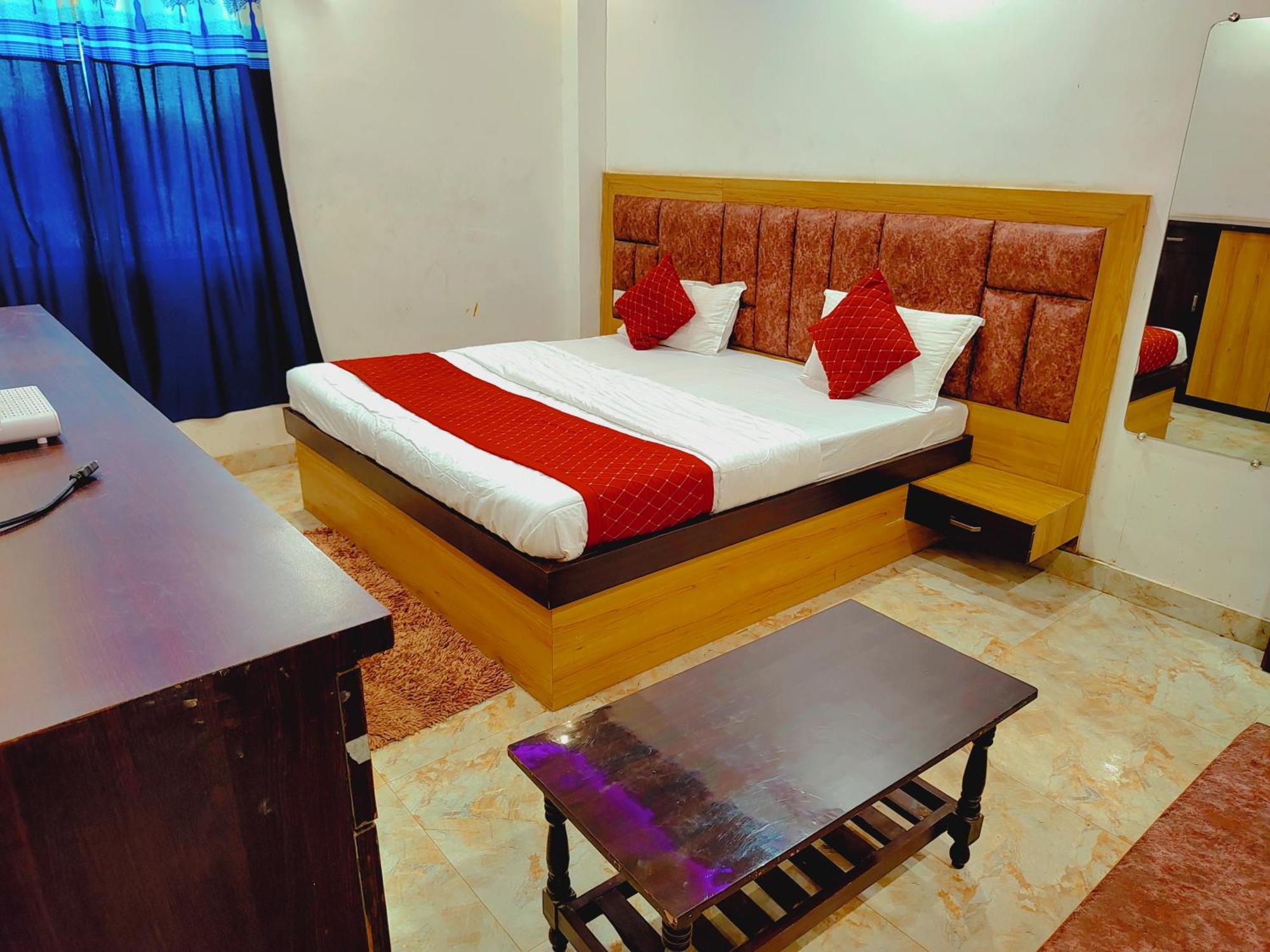Elegance Hotel And Banquet Ayodhya Eksteriør billede