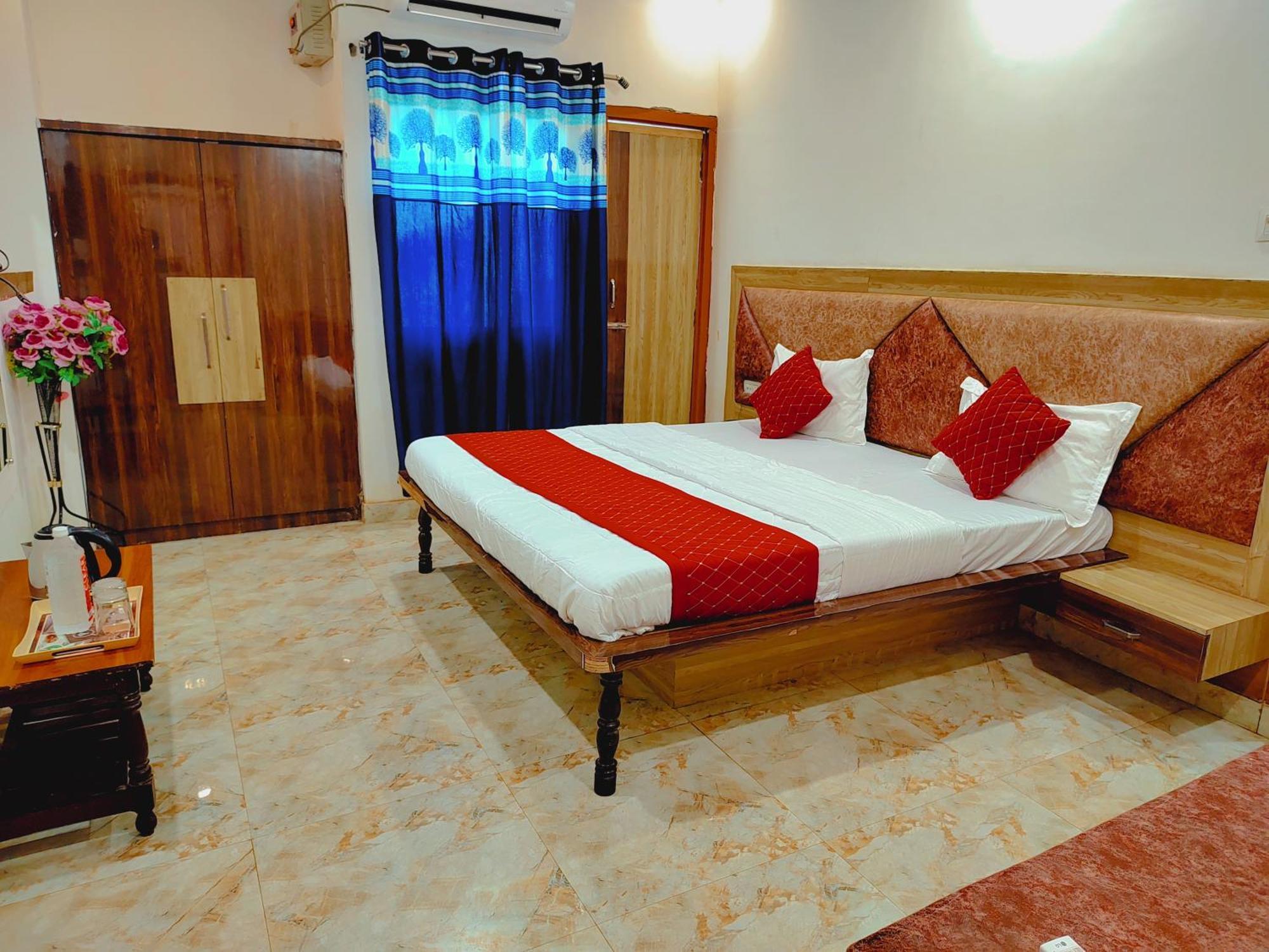 Elegance Hotel And Banquet Ayodhya Eksteriør billede