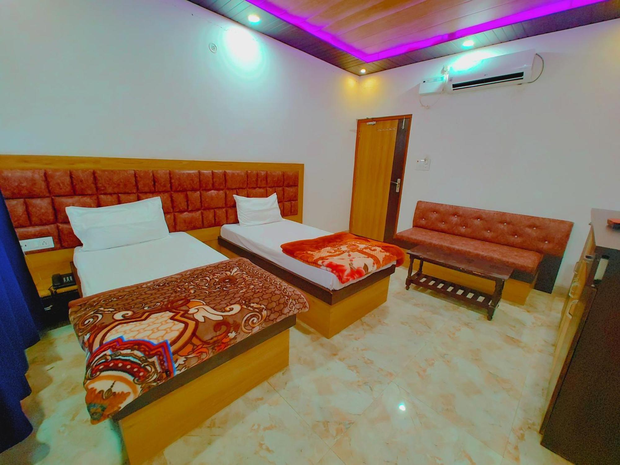 Elegance Hotel And Banquet Ayodhya Eksteriør billede