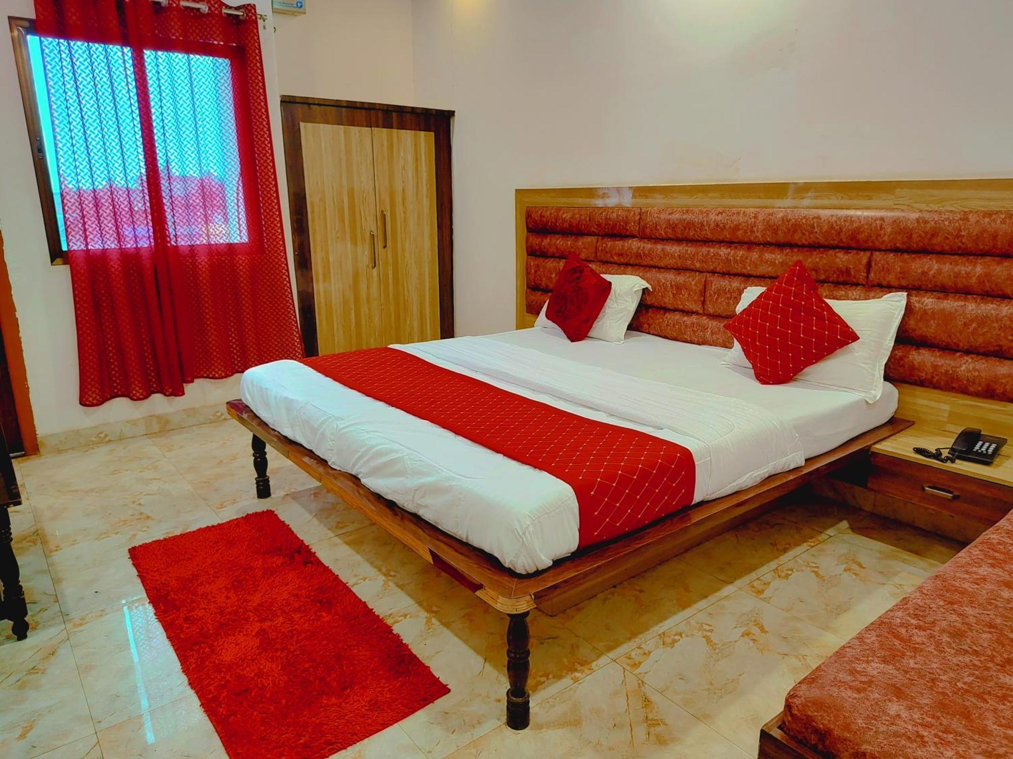 Elegance Hotel And Banquet Ayodhya Eksteriør billede