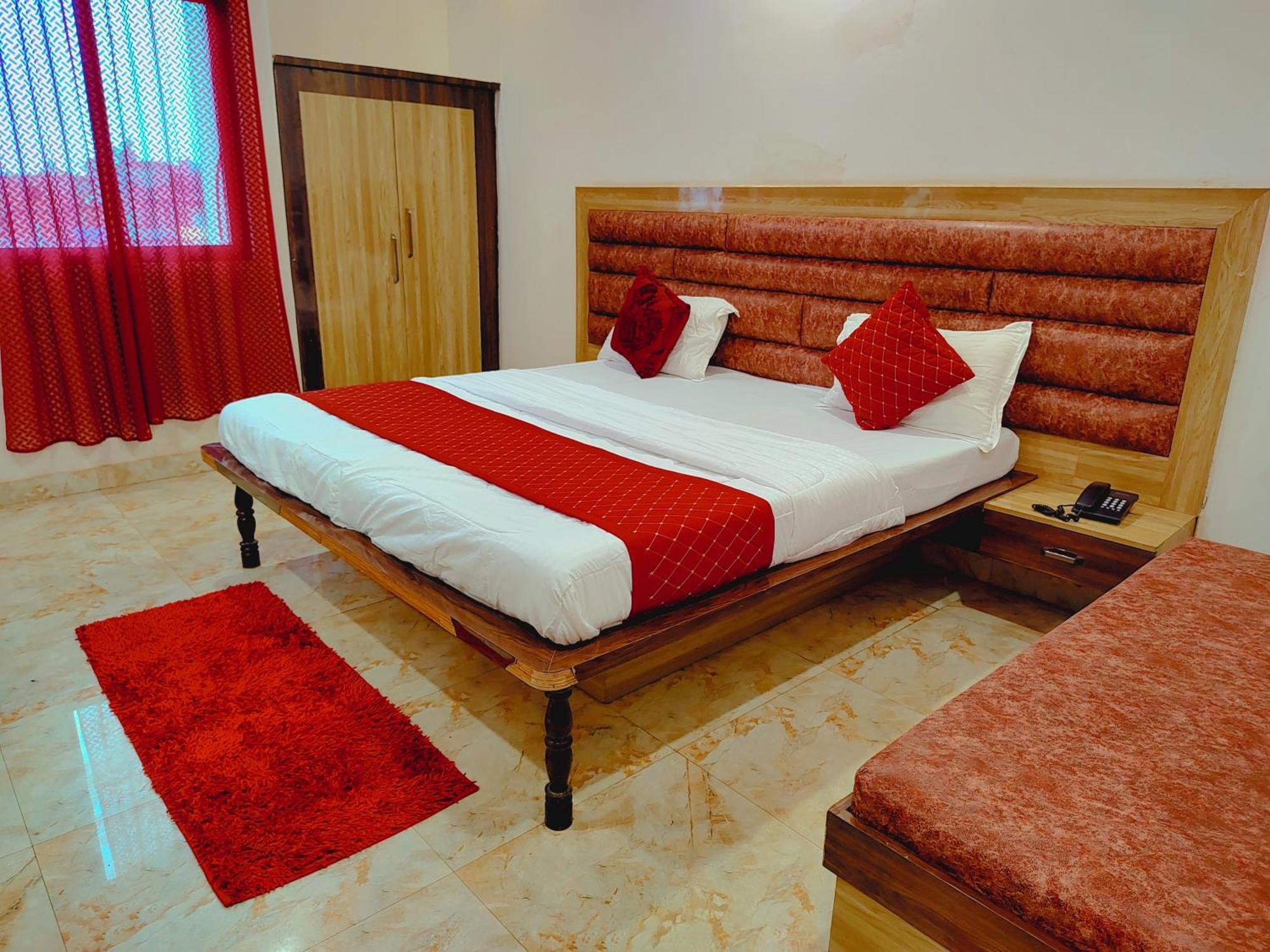 Elegance Hotel And Banquet Ayodhya Eksteriør billede