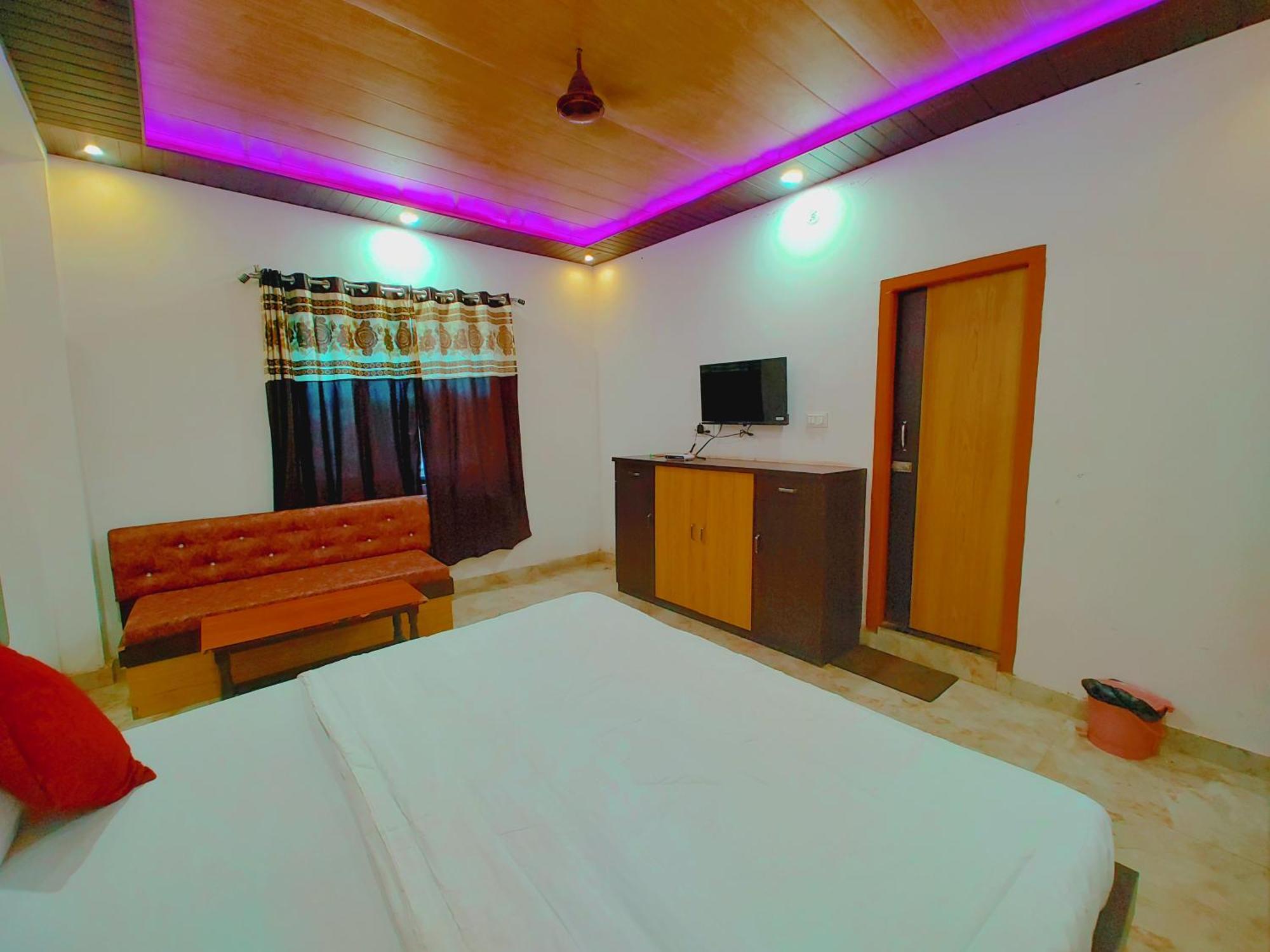 Elegance Hotel And Banquet Ayodhya Eksteriør billede