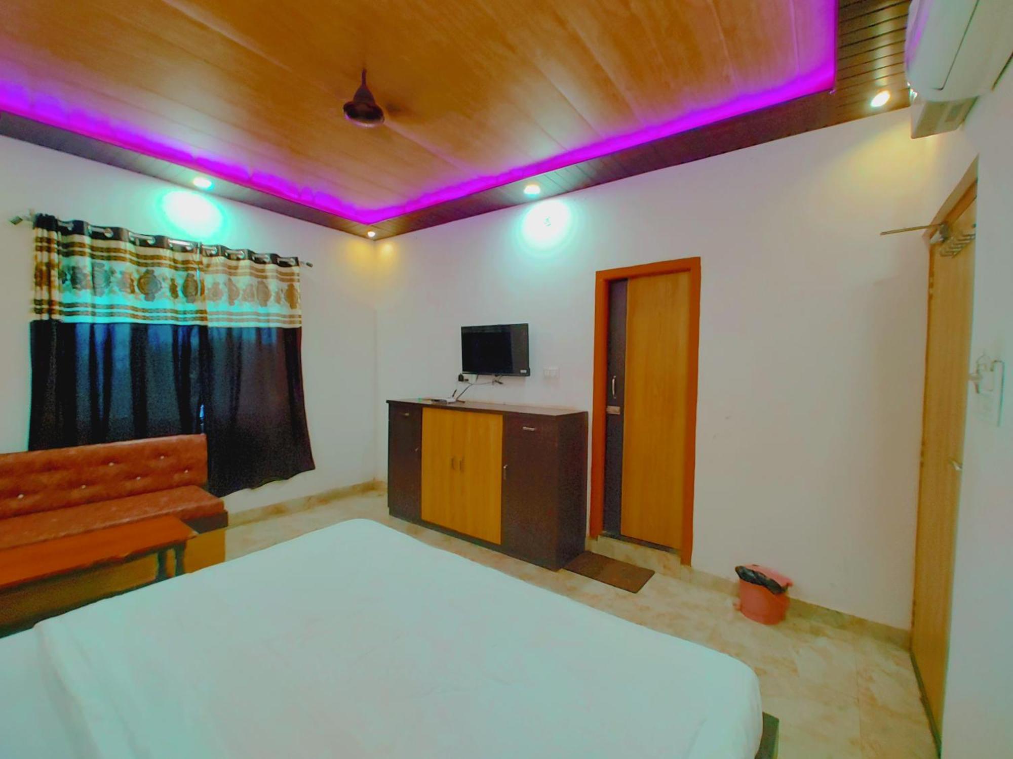 Elegance Hotel And Banquet Ayodhya Eksteriør billede