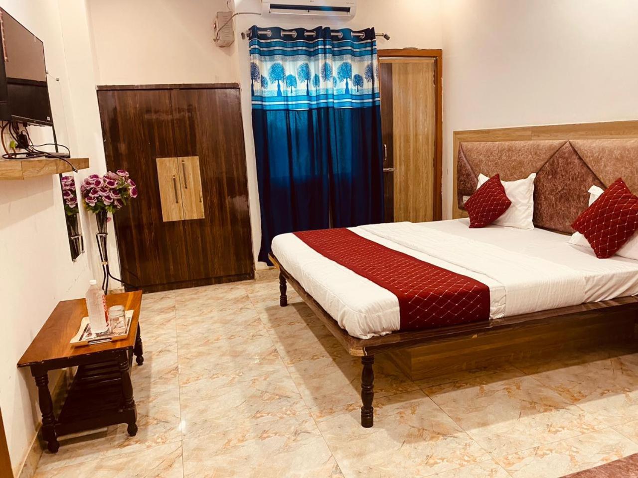 Elegance Hotel And Banquet Ayodhya Eksteriør billede
