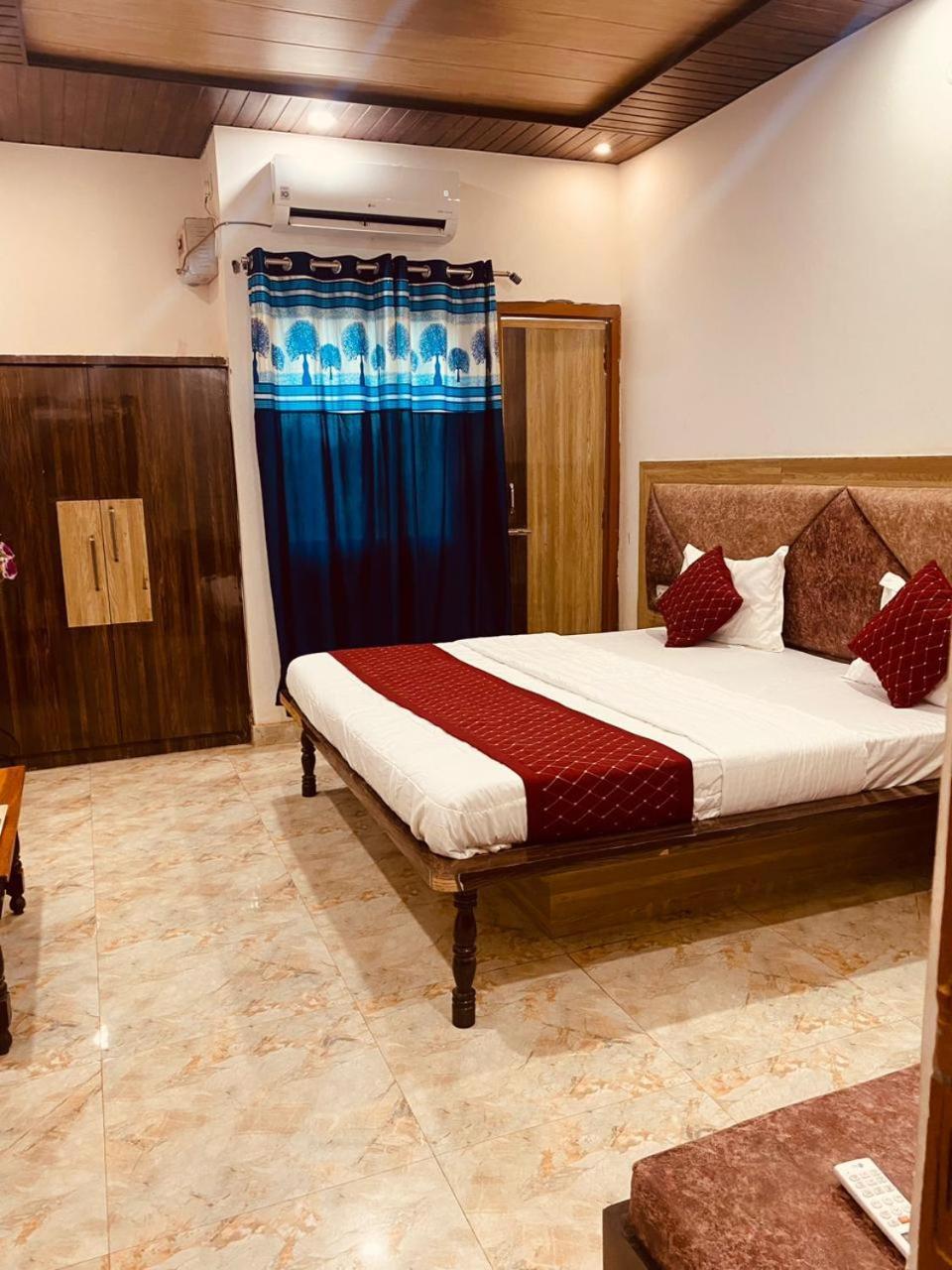 Elegance Hotel And Banquet Ayodhya Eksteriør billede