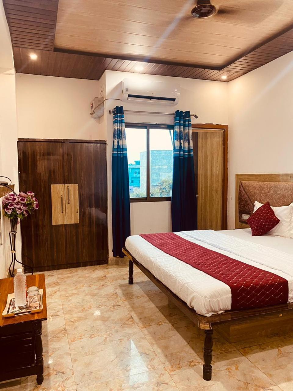 Elegance Hotel And Banquet Ayodhya Eksteriør billede