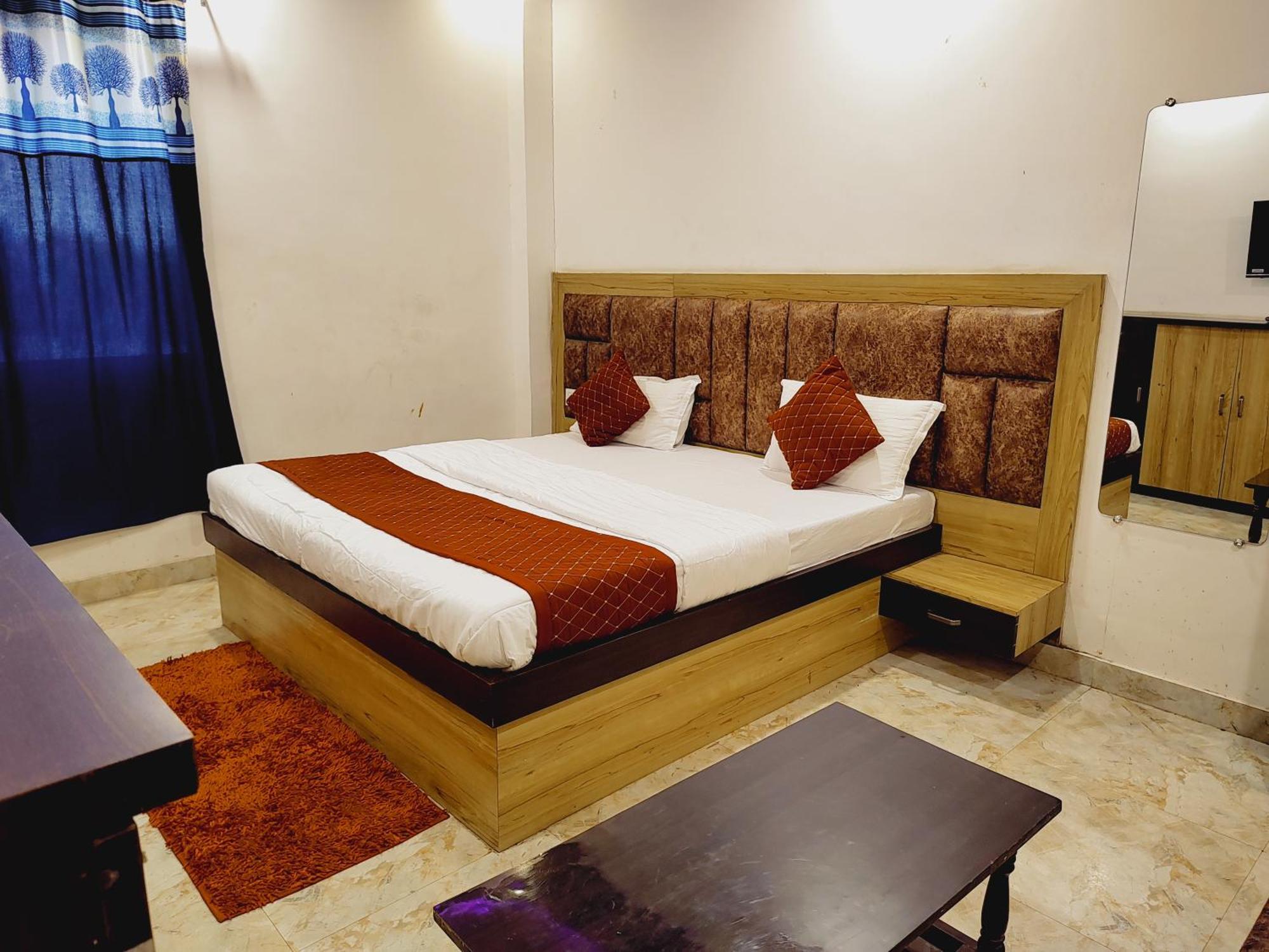 Elegance Hotel And Banquet Ayodhya Eksteriør billede